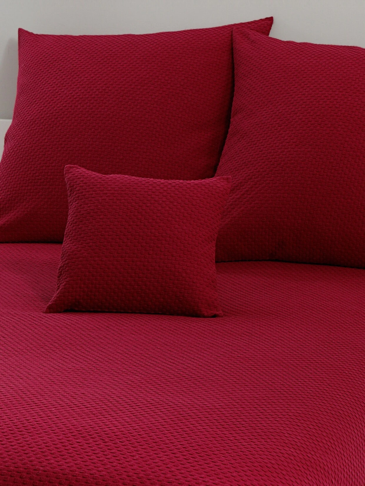 Pereira Da Cunha Tagesdecke In Bordeaux 2 Pereira Da Cunha Tagesdecke In Bordeaux – Bild 2