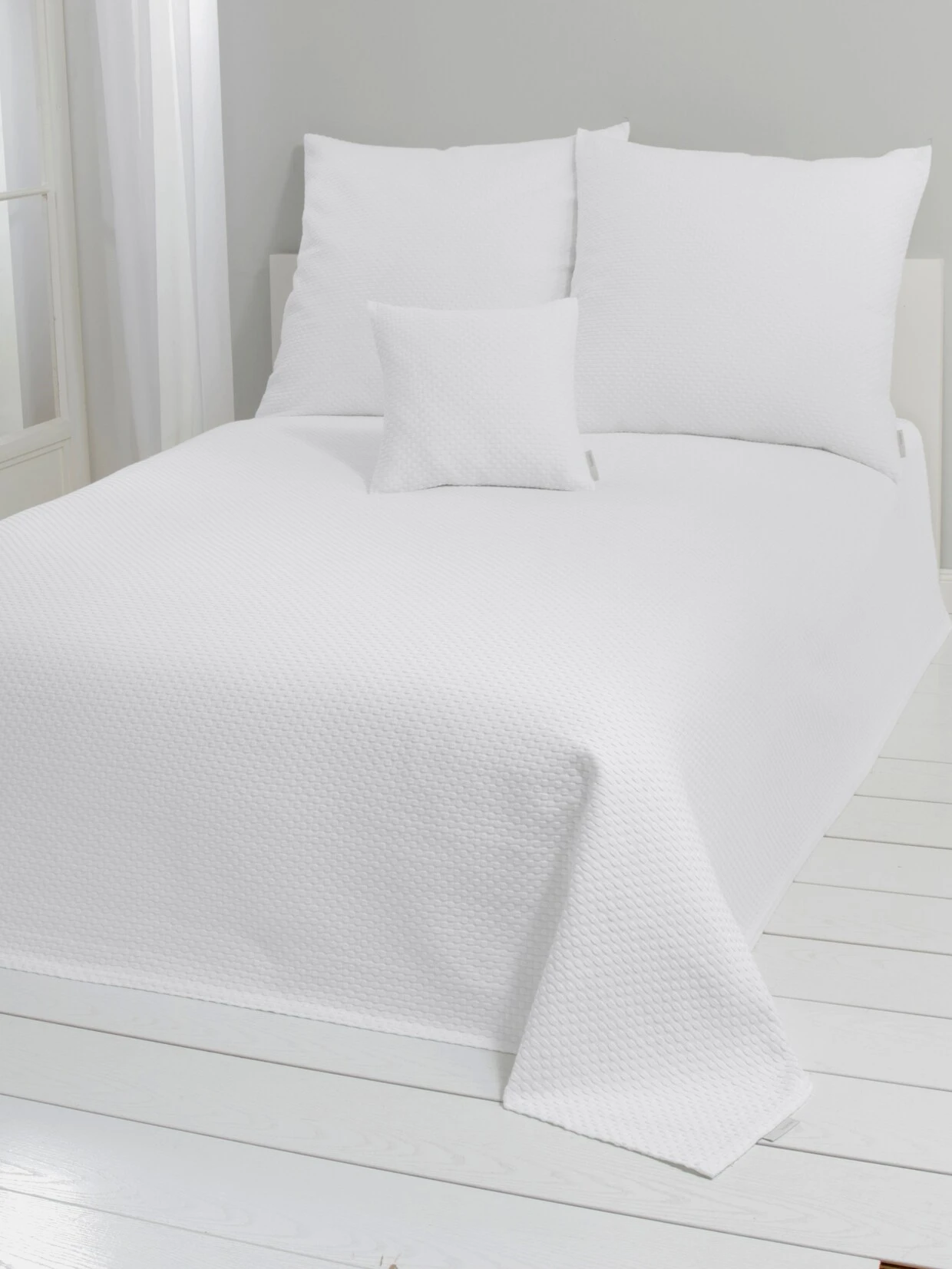 Pereira Da Cunha Tagesdecke In Weiß 1 Pereira Da Cunha Tagesdecke In Weiß